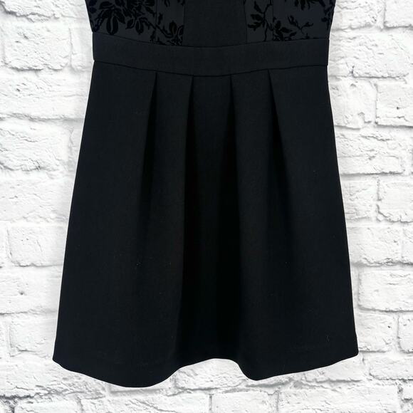 BCBGeneration Black Velvet Floral Keyhole Dress Size 6 - Picture 5 of 8